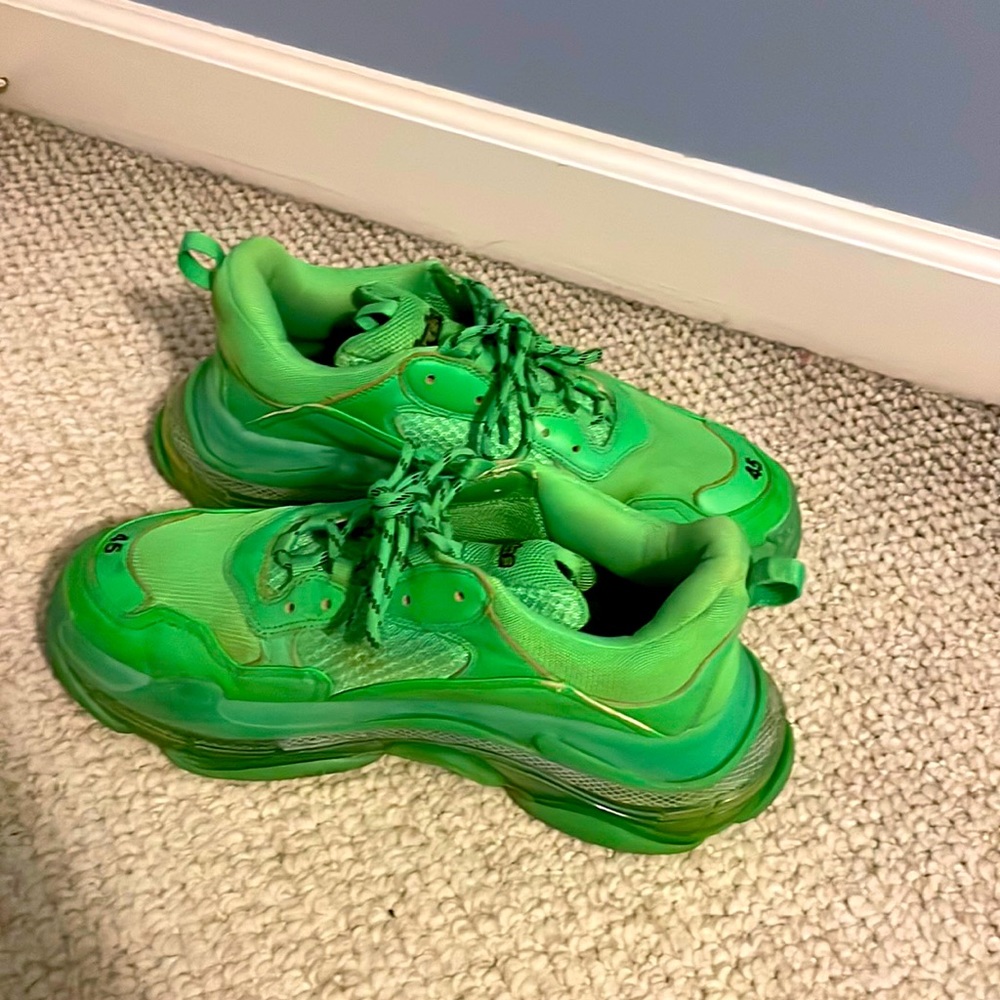 Balenciaga triple S neon green